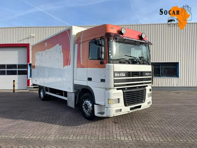 DAF XF 95.380 Euro 2 Manual-Gear - Box truck: picture 1 DAF XF 95.380 Euro 2 Manual-Gear - Box truck: picture 1