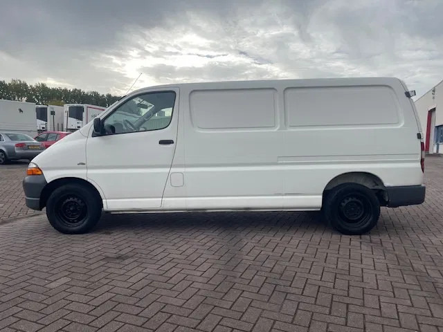 Toyota HiAce 2.5 D4-D 90 Lang Airco - Small van: picture 4 Toyota HiAce 2.5 D4-D 90 Lang Airco - Small van: picture 4