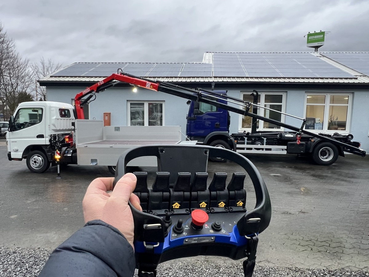 FUSO 3S15 Alu Pritsche 2.80m Ladekran Funk! - Flatbed van: picture 2 FUSO 3S15 Alu Pritsche 2.80m Ladekran Funk! - Flatbed van: picture 2