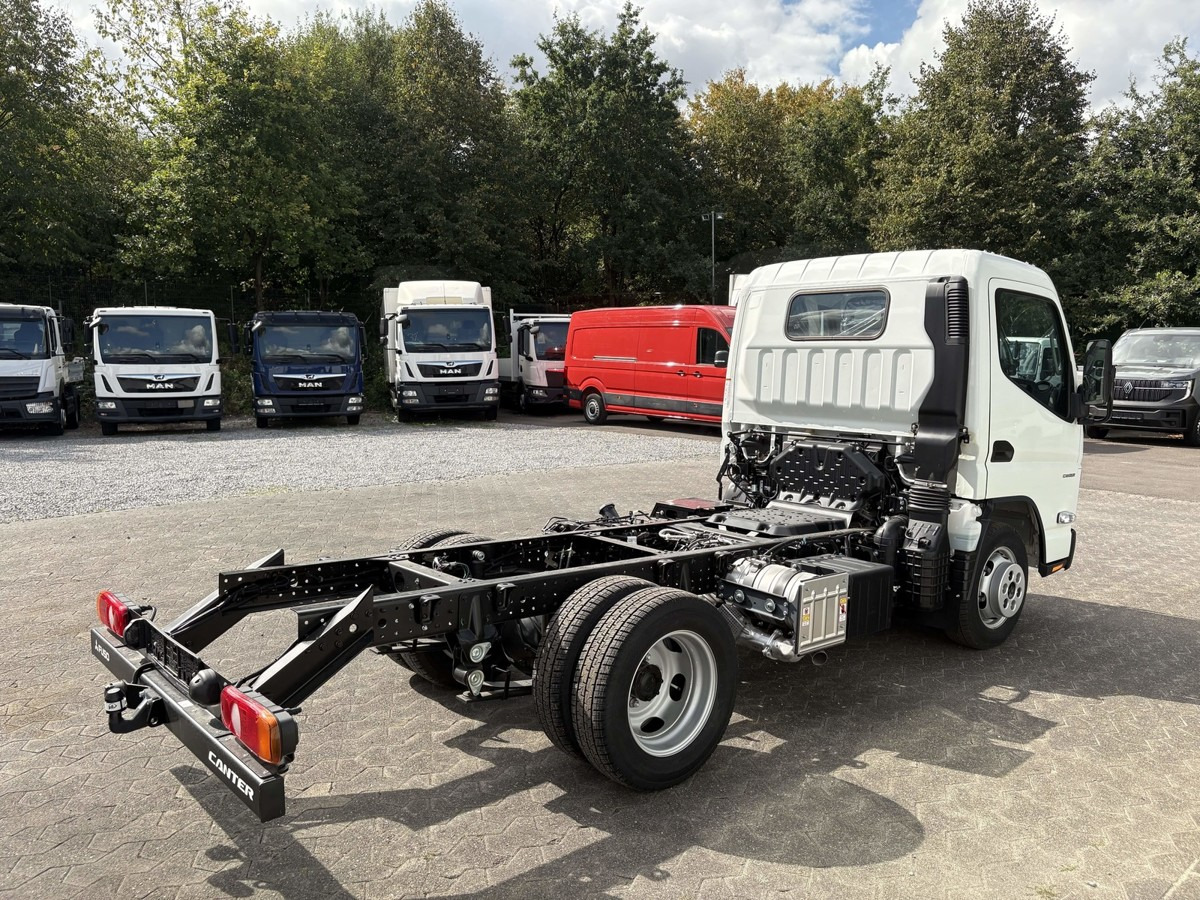 FUSO 3S15 Fahrgestell 2500 Nebenantrieb - Cab chassis truck: picture 5 FUSO 3S15 Fahrgestell 2500 Nebenantrieb - Cab chassis truck: picture 5