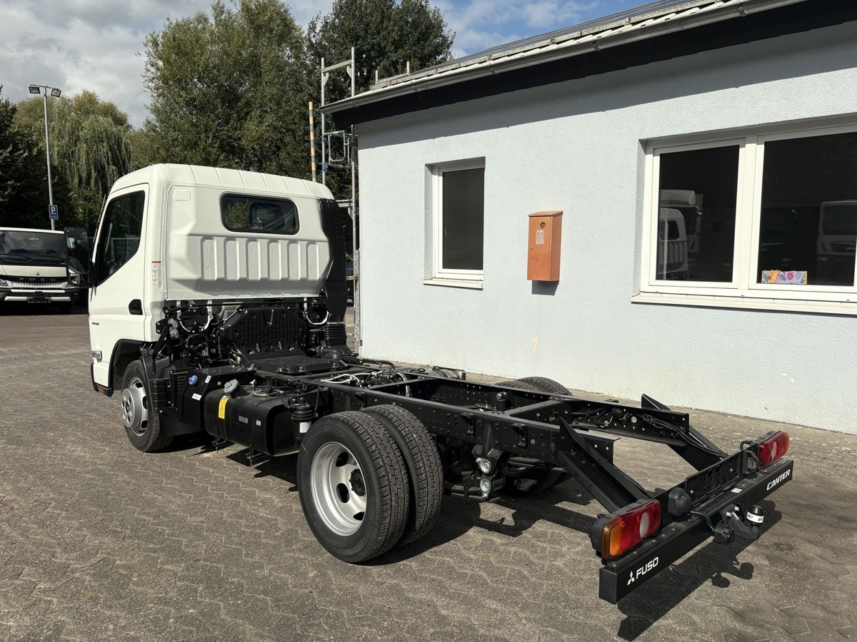 FUSO 3S15 Fahrgestell 2500 Nebenantrieb - Cab chassis truck: picture 3 FUSO 3S15 Fahrgestell 2500 Nebenantrieb - Cab chassis truck: picture 3