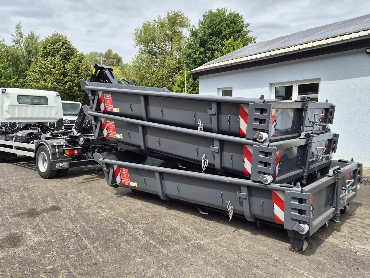 FUSO FUSO 9C18 40km/h City Abrollkipper WLF Swiss CH - Hook lift truck: picture 2 FUSO FUSO 9C18 40km/h City Abrollkipper WLF Swiss CH - Hook lift truck: picture 2