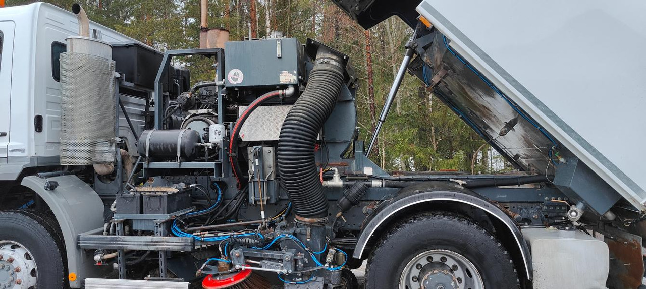 Road sweeper Brock SL280/2K MB Axor 1829: picture 7 Road sweeper Brock SL280/2K MB Axor 1829: picture 7