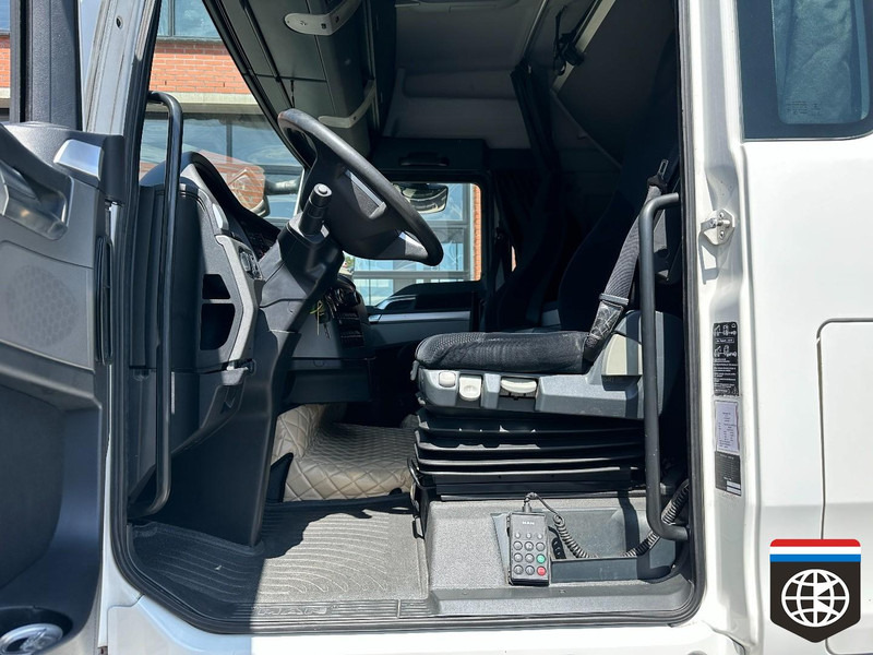 Curtainsider truck MAN TGX 26.480 RETARDER - NIGHT A/C - 130M3 COMBINATION: picture 12