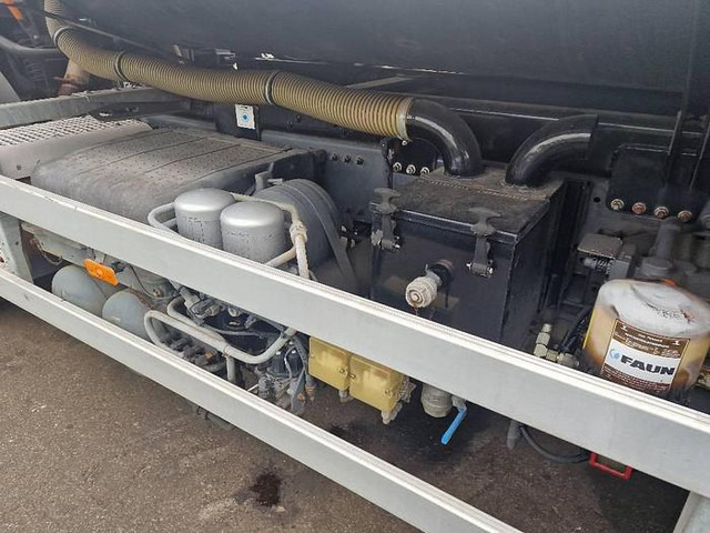 Truck Mercedes-Benz Econic 2628: picture 16
