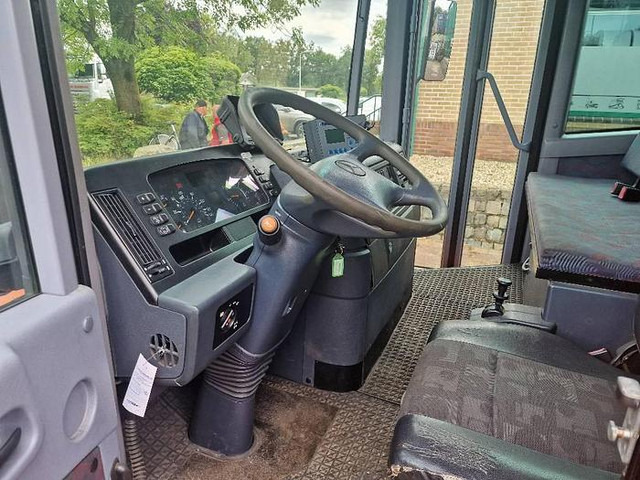 Interior photo 1: Truck Mercedes-Benz Econic 2628