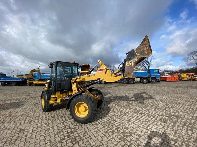 CAT 908M, 4+1 Schaufel, Palettengabel, wenig Std. - Wheel loader: picture 3 CAT 908M, 4+1 Schaufel, Palettengabel, wenig Std. - Wheel loader: picture 3