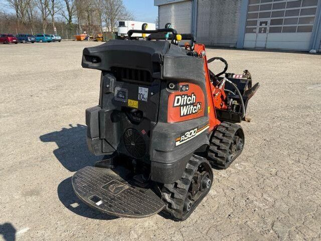 Ditch-Witch R300, Kompakter-Raupen-Werkzeugträger, - Trencher: picture 3 Ditch-Witch R300, Kompakter-Raupen-Werkzeugträger, - Trencher: picture 3