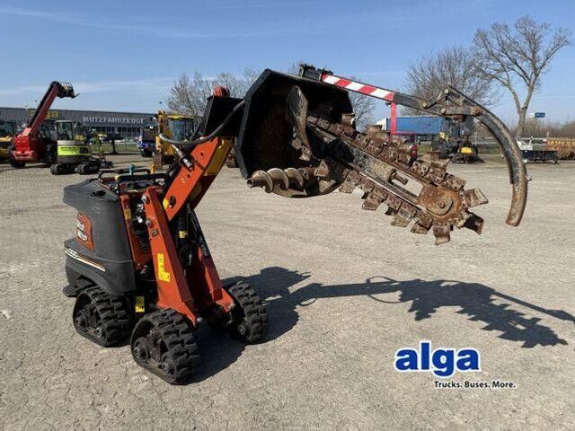 Ditch-Witch R300, Kompakter-Raupen-Werkzeugträger, - Trencher: picture 1 Ditch-Witch R300, Kompakter-Raupen-Werkzeugträger, - Trencher: picture 1
