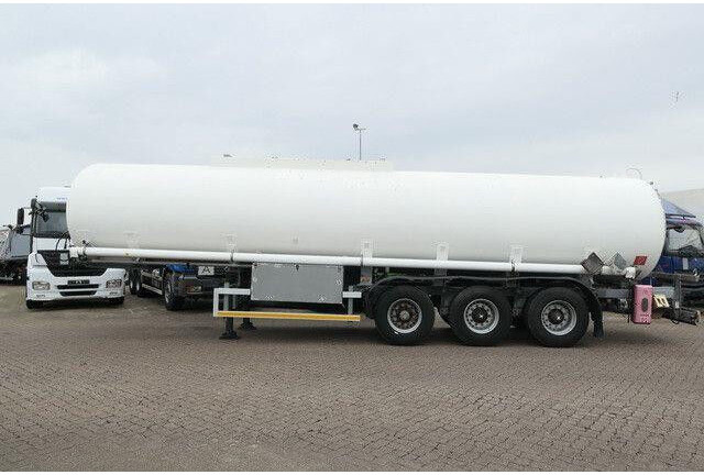 Kässbohrer STH 34/10-24/Tank 34.000 ltr./Unterbefüll./Pumpe - Tank semi-trailer: picture 2 Kässbohrer STH 34/10-24/Tank 34.000 ltr./Unterbefüll./Pumpe - Tank semi-trailer: picture 2