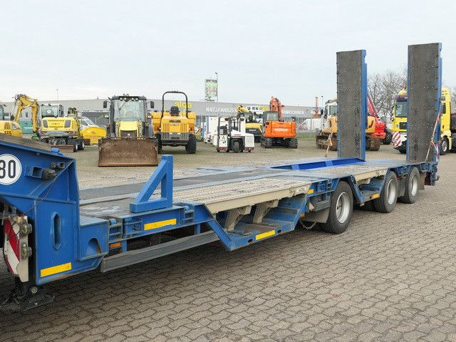 Langendorf SATUE 30/31, Radmulden, Hydr. Rampen, Gelenkt - Low loader semi-trailer: picture 4 Langendorf SATUE 30/31, Radmulden, Hydr. Rampen, Gelenkt - Low loader semi-trailer: picture 4