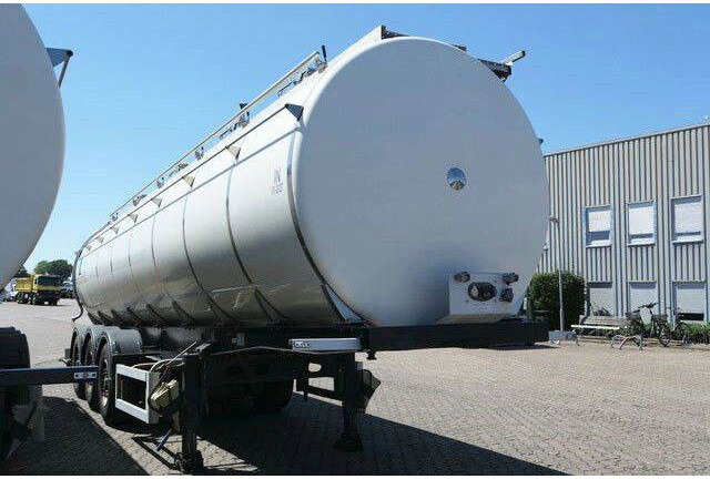 Menci SA 105/Lebensmittel Tank 32 cbm./Liftachse - Tank semi-trailer: picture 3 Menci SA 105/Lebensmittel Tank 32 cbm./Liftachse - Tank semi-trailer: picture 3