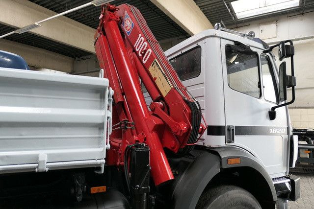 Mercedes-Benz 1820 AK 4x4, HMF 1003 K2, Allrad, AHK, Blattfed. - Tipper, Crane truck: picture 3 Mercedes-Benz 1820 AK 4x4, HMF 1003 K2, Allrad, AHK, Blattfed. - Tipper, Crane truck: picture 3