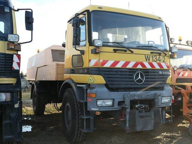 Mercedes-Benz 2035 AK Actros 4x4, Kehrmaschine Schmidt, Allrad - Snow removal vehicle: picture 4 Mercedes-Benz 2035 AK Actros 4x4, Kehrmaschine Schmidt, Allrad - Snow removal vehicle: picture 4