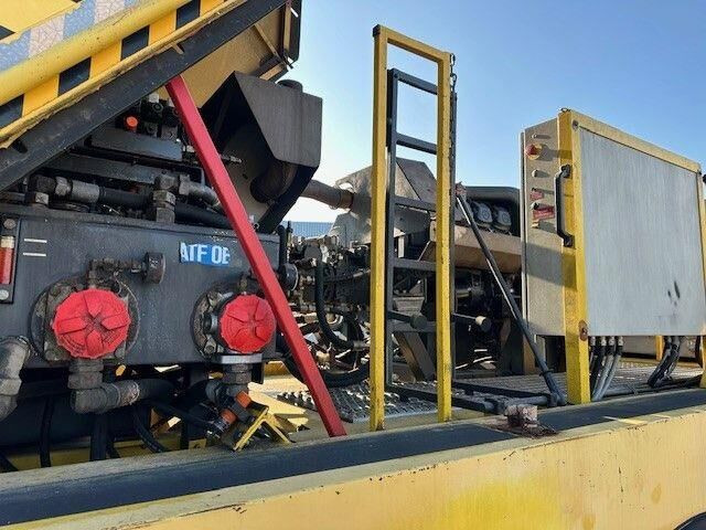 Schmidt CJS 914 Super, Kehrmaschine, Mercedes Motor - Road sweeper: picture 4 Schmidt CJS 914 Super, Kehrmaschine, Mercedes Motor - Road sweeper: picture 4