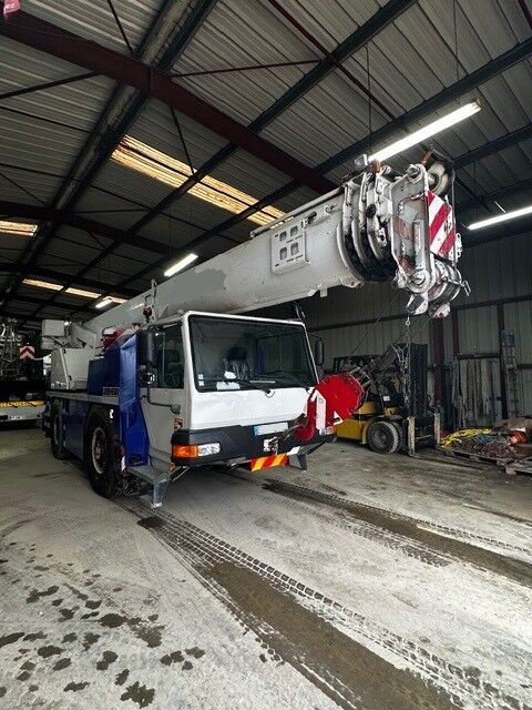 LIEBHERR LTM 1040 2.1 - Mobile crane: picture 1 LIEBHERR LTM 1040 2.1 - Mobile crane: picture 1