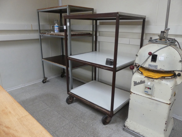 2 Chariots à roulettes 3 niveaux - Bakery equipment: picture 1 2 Chariots à roulettes 3 niveaux - Bakery equipment: picture 1