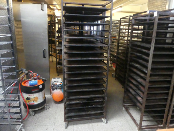 3 Chariots de four avec platine 60x40 cm - Bakery equipment: picture 1 3 Chariots de four avec platine 60x40 cm - Bakery equipment: picture 1