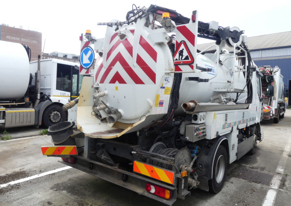 REF:19354 - Camion hydrocureur Renault Midlum 220DXI (2011-45.241 km) - Other machinery: picture 4 REF:19354 - Camion hydrocureur Renault Midlum 220DXI (2011-45.241 km) - Other machinery: picture 4