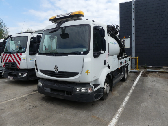 REF:19354 - Camion hydrocureur Renault Midlum 220DXI (2011-45.241 km) - Other machinery: picture 1 REF:19354 - Camion hydrocureur Renault Midlum 220DXI (2011-45.241 km) - Other machinery: picture 1