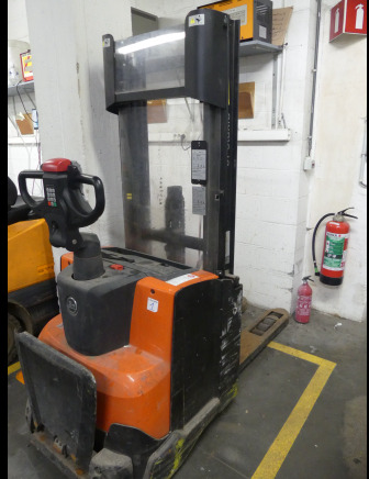 REF:2245.18.36 - Gerbeur électrique BT Staxio SWE120 L - Other machinery: picture 2 REF:2245.18.36 - Gerbeur électrique BT Staxio SWE120 L - Other machinery: picture 2