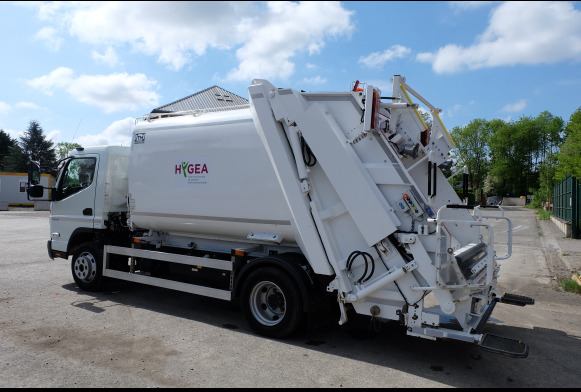 REF : 1 - Camion Poubelle Fuso Canter - Garbage truck: picture 5 REF : 1 - Camion Poubelle Fuso Canter - Garbage truck: picture 5