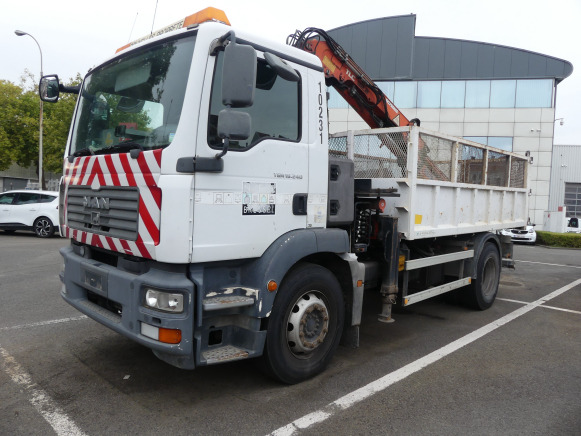 REF:10231 - Camion benne avec grue MAN TGM 18.240(VIN: WMAN08ZZ89Y231476) - Tipper, Crane truck: picture 1 REF:10231 - Camion benne avec grue MAN TGM 18.240(VIN: WMAN08ZZ89Y231476) - Tipper, Crane truck: picture 1