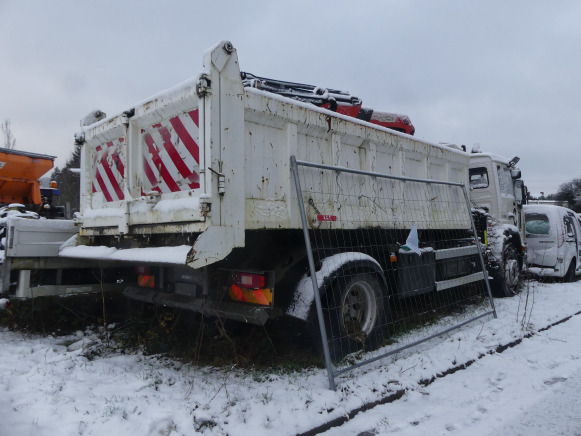 REF:Imat : PLI988 - Camion benne + grue auxiliaire Volvo FLE6E 19.0 (2004-216.733 km) - Tipper, Crane truck: picture 3 REF:Imat : PLI988 - Camion benne + grue auxiliaire Volvo FLE6E 19.0 (2004-216.733 km) - Tipper, Crane truck: picture 3