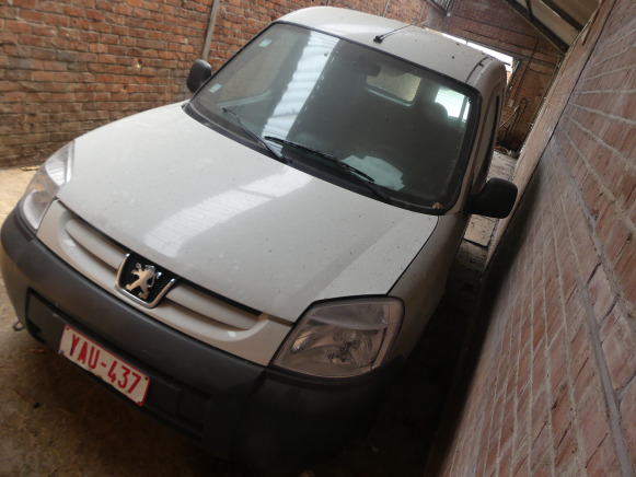 REF:Immatriculé sous : YAU-437 - Voiture Peugeot Partner - Small van: picture 2 REF:Immatriculé sous : YAU-437 - Voiture Peugeot Partner - Small van: picture 2