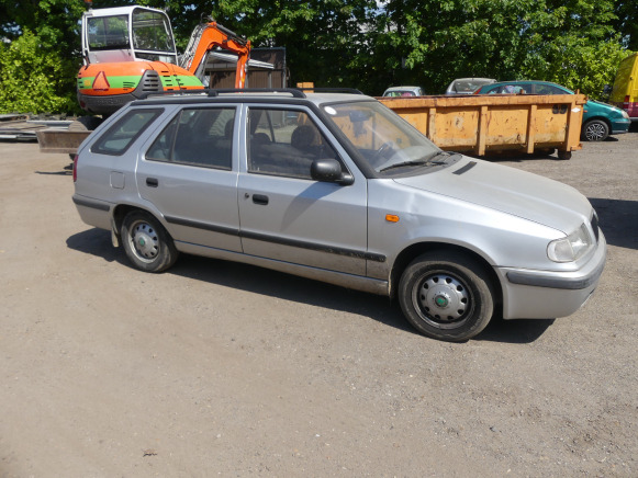 Voiture Skoda Felicia Break (1999-134.345 km) - Car: picture 3 Voiture Skoda Felicia Break (1999-134.345 km) - Car: picture 3