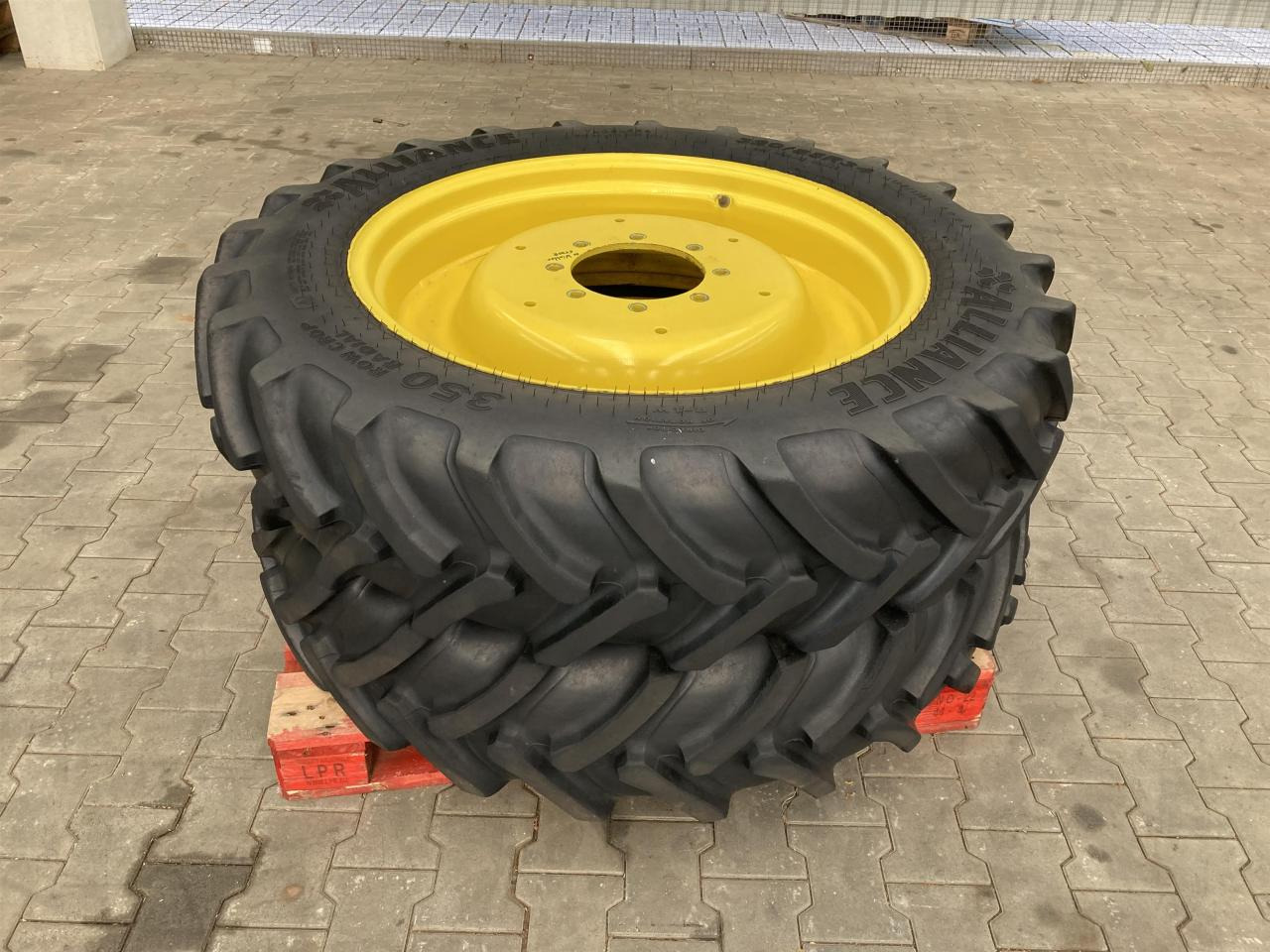 Alliance 320/85R34 - Tire for Agricultural machinery: picture 1 Alliance 320/85R34 - Tire for Agricultural machinery: picture 1
