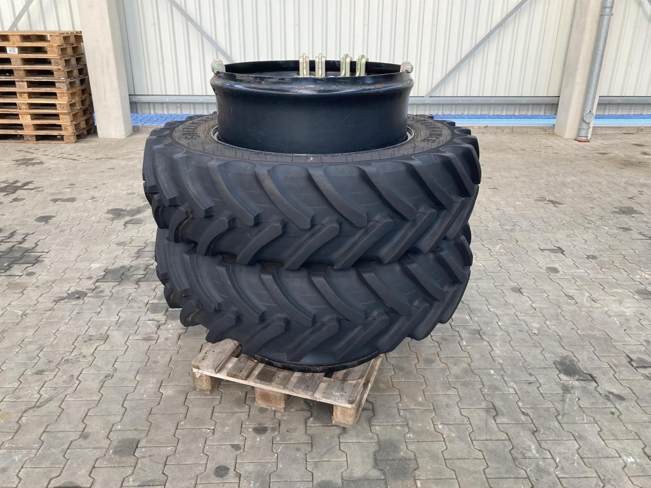 Alliance 380/85R34 - Tire for Agricultural machinery: picture 1 Alliance 380/85R34 - Tire for Agricultural machinery: picture 1