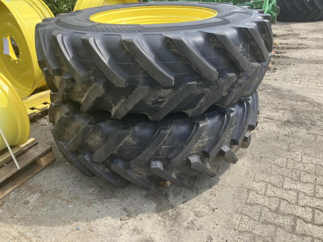 Alliance 520/85-38 - Tire for Agricultural machinery: picture 1 Alliance 520/85-38 - Tire for Agricultural machinery: picture 1