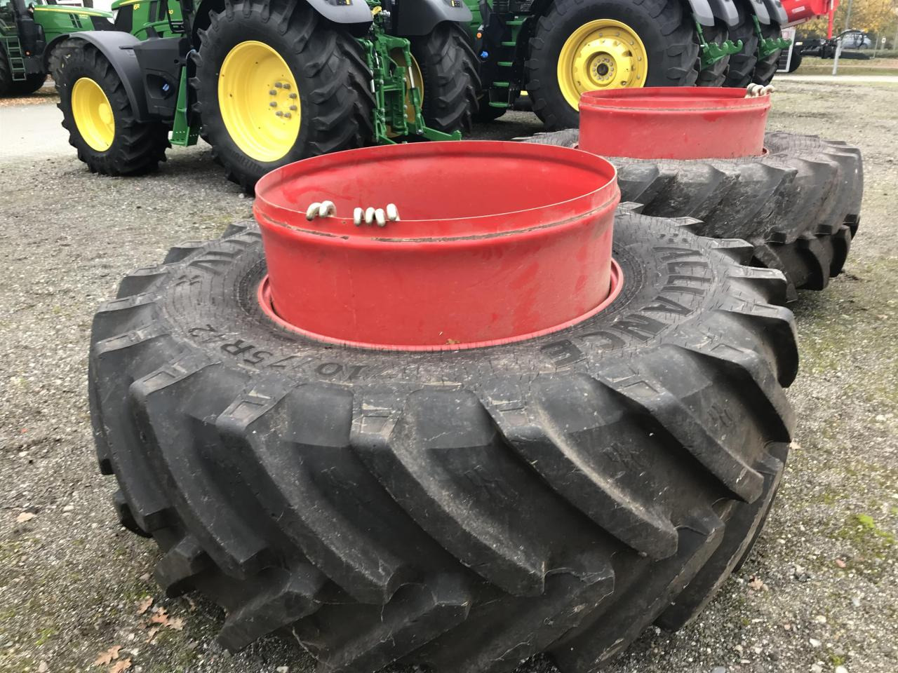 Alliance 710/75R42 - Tire for Agricultural machinery: picture 1 Alliance 710/75R42 - Tire for Agricultural machinery: picture 1