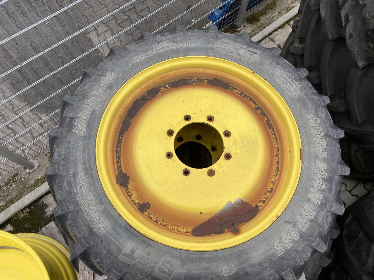 BKT 270/95R32 - Tire for Agricultural machinery: picture 2 BKT 270/95R32 - Tire for Agricultural machinery: picture 2