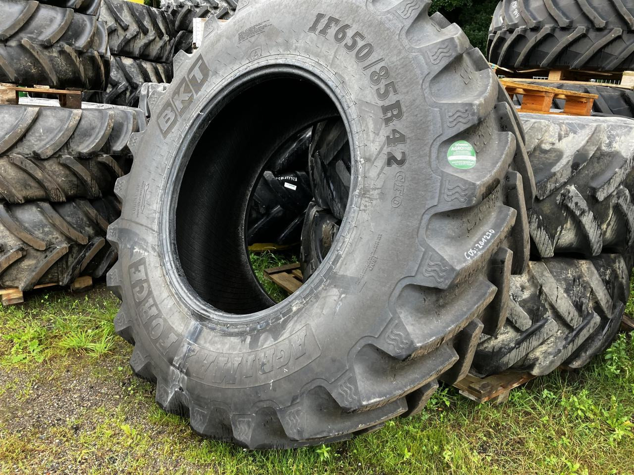 BKT 650/85R42 IF - Tire for Agricultural machinery: picture 1 BKT 650/85R42 IF - Tire for Agricultural machinery: picture 1