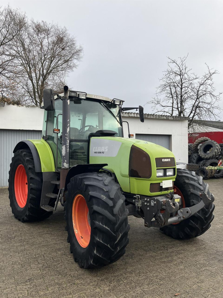 CLAAS Ares 696 RZ - Farm tractor: picture 5 CLAAS Ares 696 RZ - Farm tractor: picture 5