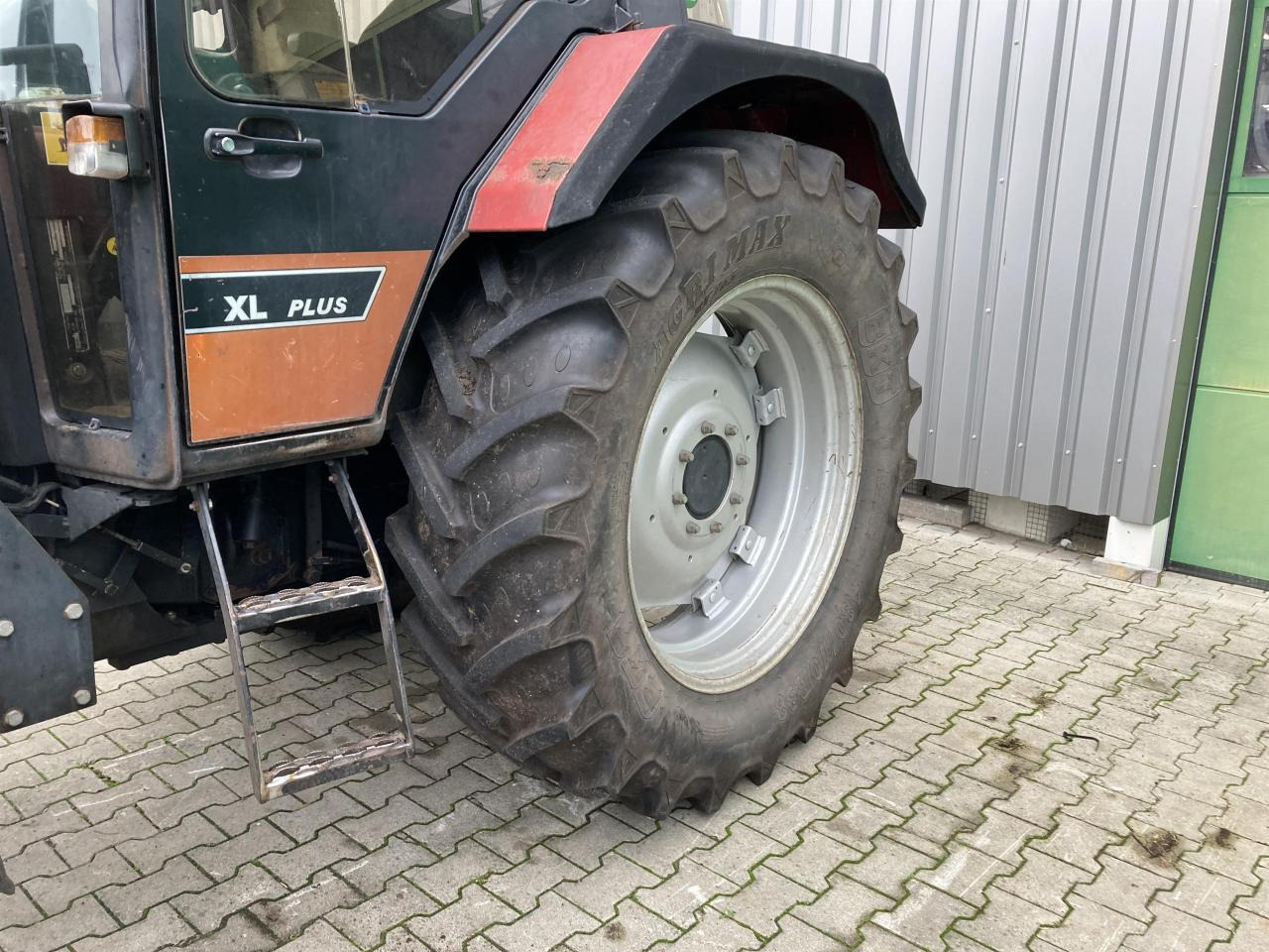 Case-IH 844 XL Plus - Farm tractor: picture 3 Case-IH 844 XL Plus - Farm tractor: picture 3