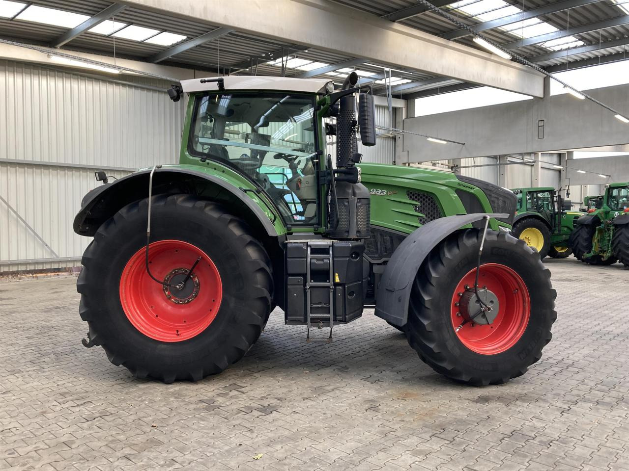 Farm tractor Fendt 933 Vario Profi Plus: picture 6
