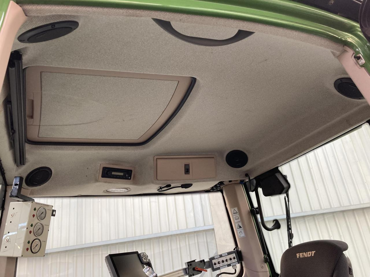 Farm tractor Fendt 933 Vario Profi Plus: picture 13