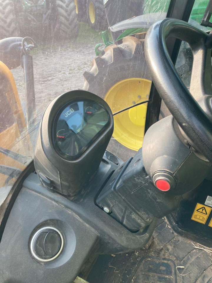 JCB TM 220 - Telescopic handler: picture 3 JCB TM 220 - Telescopic handler: picture 3
