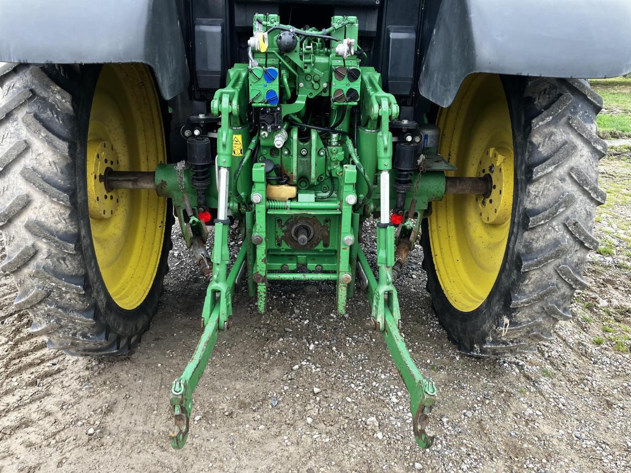 John Deere 6120M - Farm tractor: picture 5 John Deere 6120M - Farm tractor: picture 5