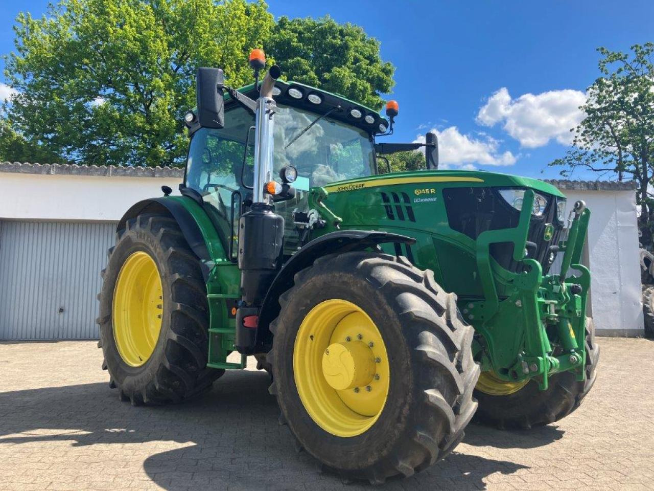 John Deere 6145R - Farm tractor: picture 2 John Deere 6145R - Farm tractor: picture 2