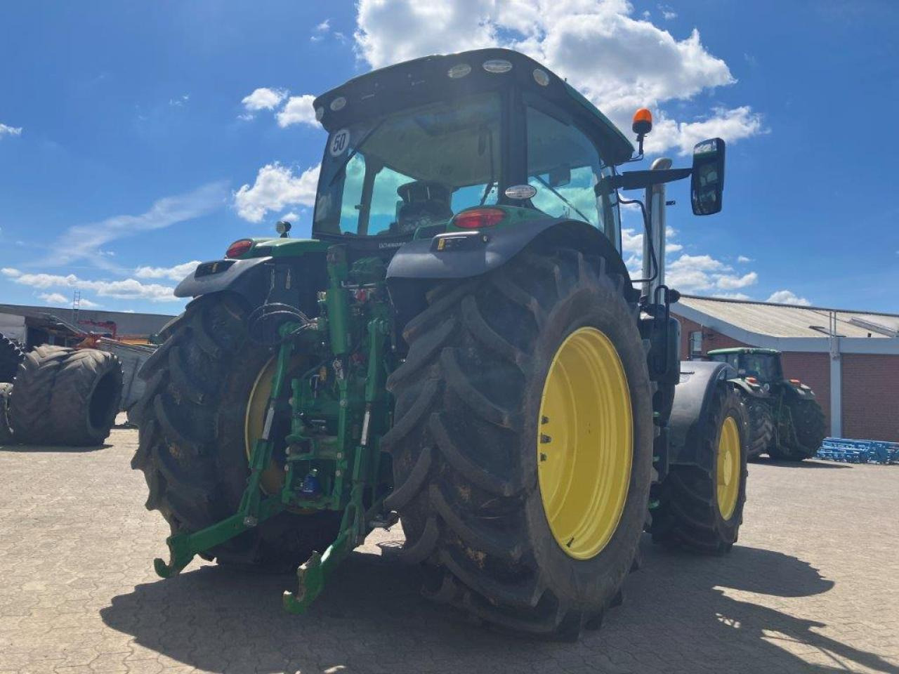 John Deere 6145R - Farm tractor: picture 4 John Deere 6145R - Farm tractor: picture 4