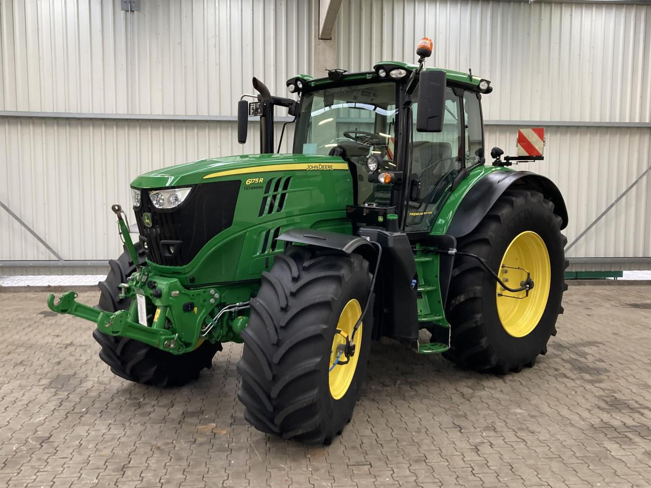 John Deere 6175R - Farm tractor: picture 1 John Deere 6175R - Farm tractor: picture 1