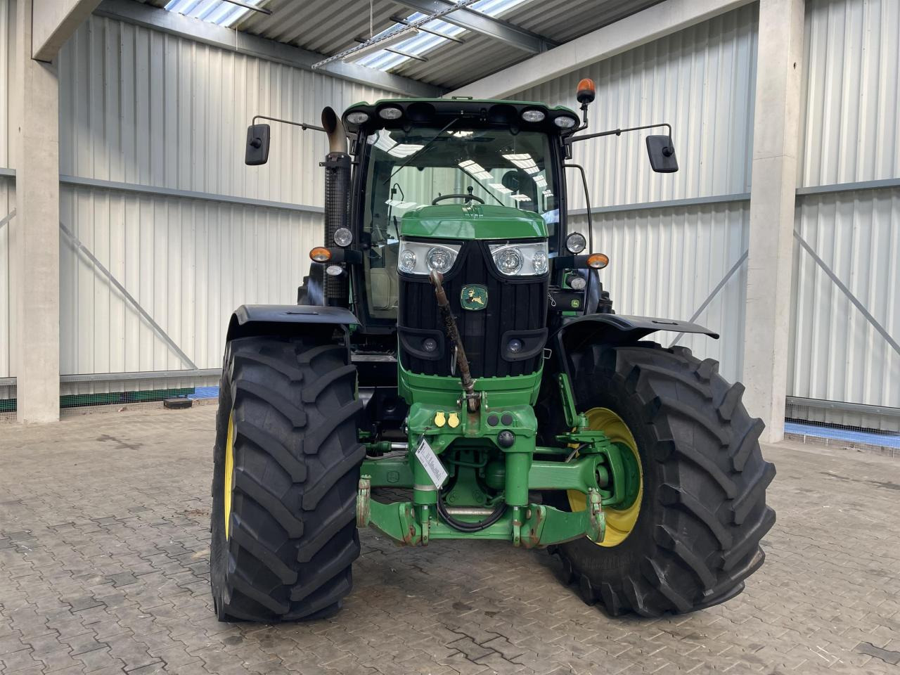 John Deere 6190R - Farm tractor: picture 3 John Deere 6190R - Farm tractor: picture 3