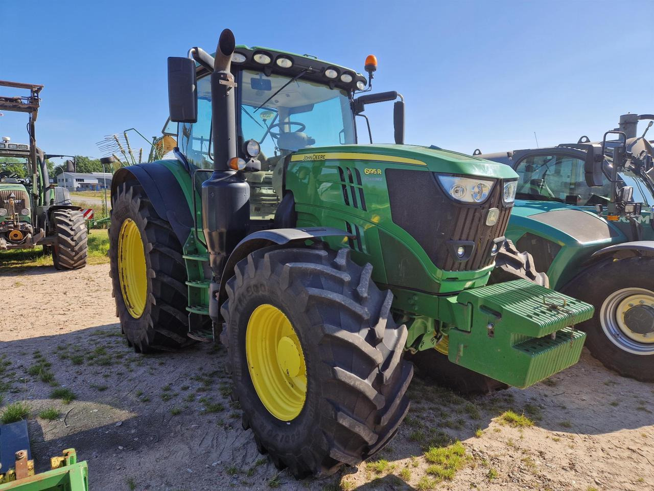 John Deere 6195R - Farm tractor: picture 2 John Deere 6195R - Farm tractor: picture 2