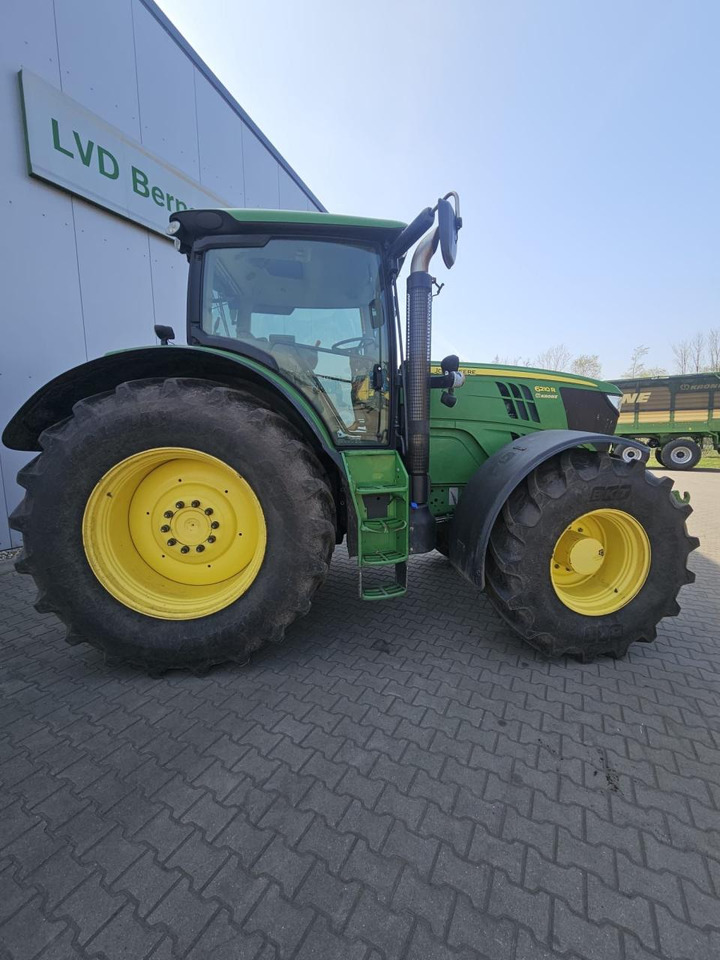John Deere 6210R - Farm tractor: picture 2 John Deere 6210R - Farm tractor: picture 2