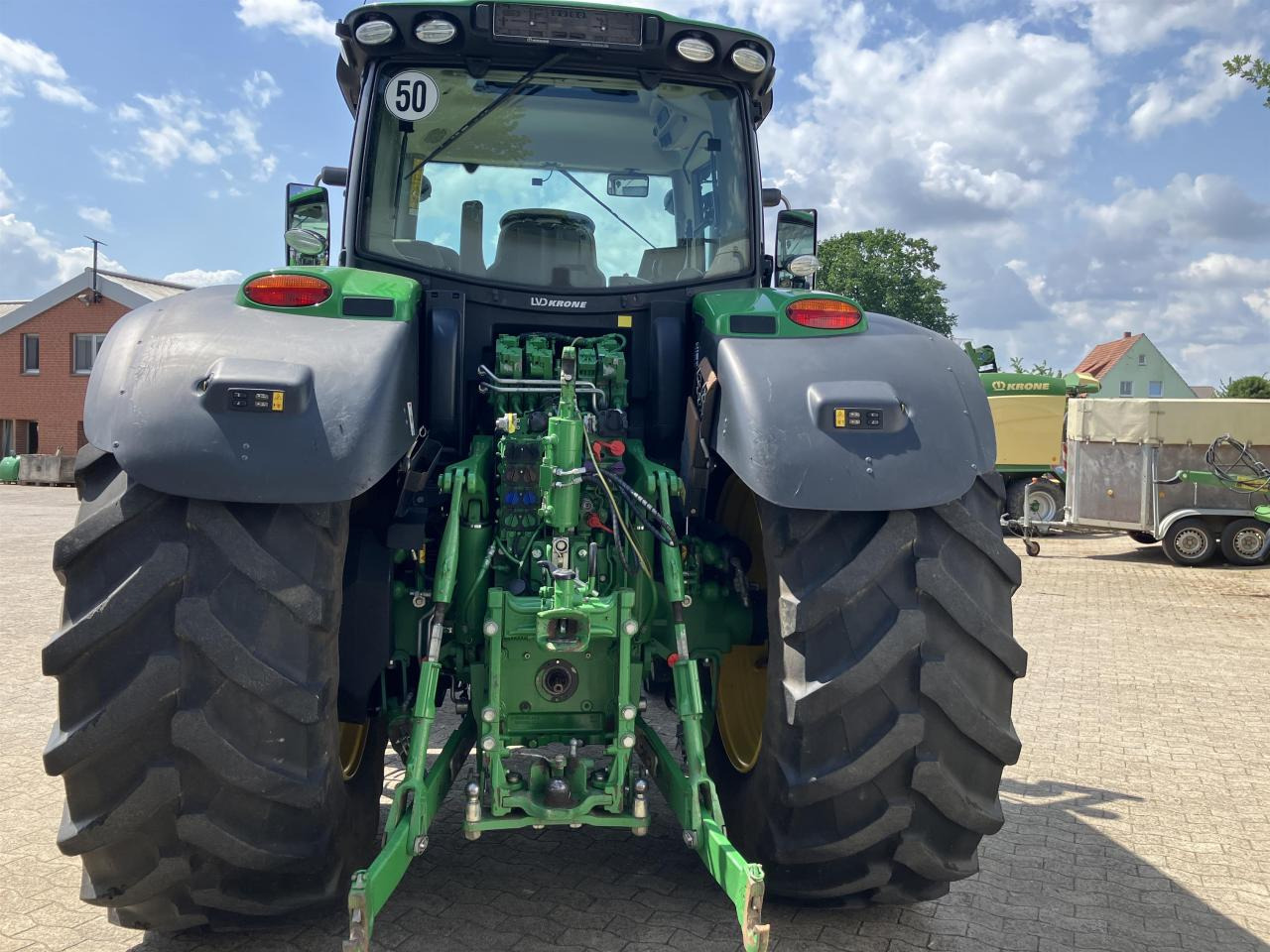 John Deere 6215R - Farm tractor: picture 5 John Deere 6215R - Farm tractor: picture 5