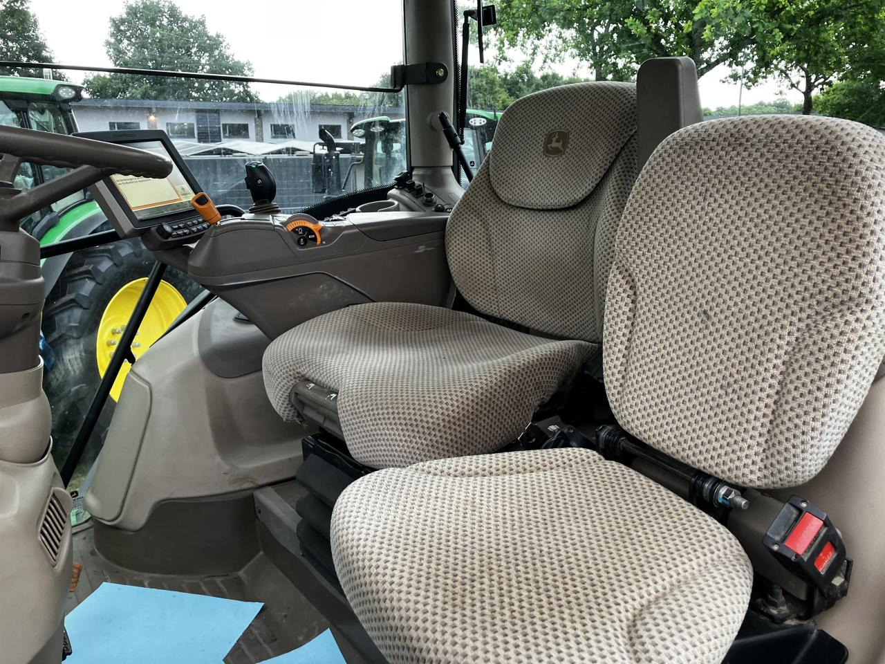 Leasing of John Deere 6215R John Deere 6215R: picture 7 Leasing of John Deere 6215R John Deere 6215R: picture 7